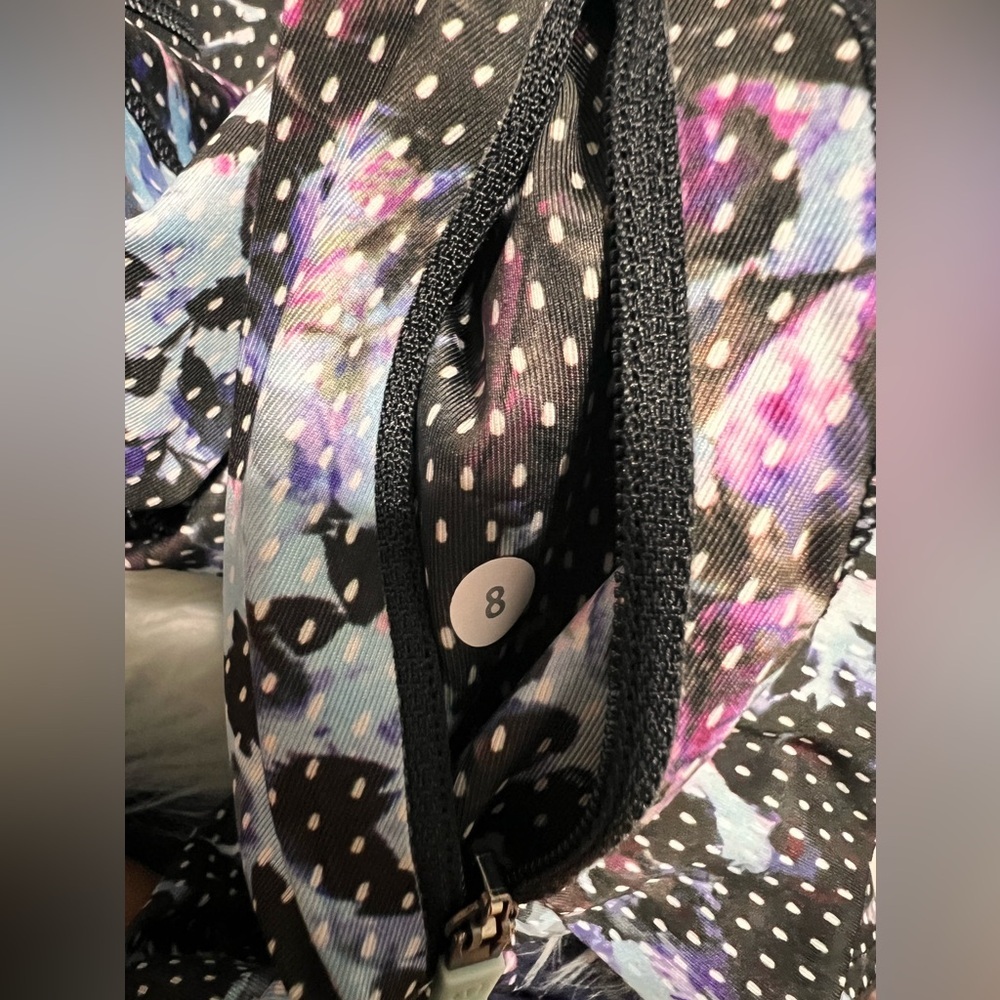 Lululemon Crop Leggings Floral Sport Blue, size 8, women’s - Picture 4 of 7